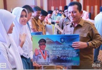 Gubernur Kepri Serahkan Bantuan Rp 142 Miliar untuk 2 Kecamatan di Tanjung Pinang