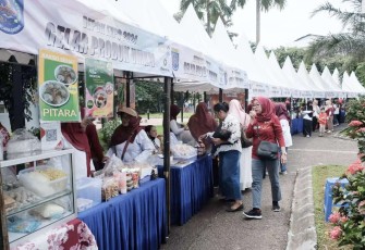 Stand produk UMKM di Depok Expo 2024, Alun-alun Timur GDC, Minggu (08/12/24)