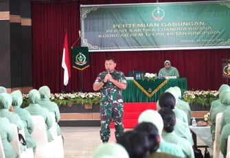 Danrem 121/Abw saat Berikan Pengarahan kepada Persit KCK Koorcab Rem 121 PD XII Tanjungpura
