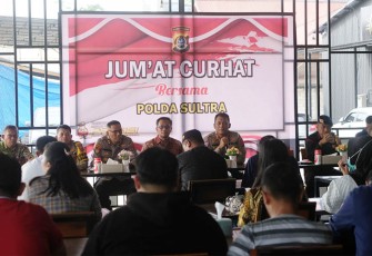 Wadirlantas Polda Sultra AKBP Yulianto saat Dengarkan Keluhan dan Saran Warga