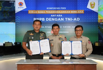 Penandatanganan dilakukan oleh Sekretaris Utama BNPB Dr. Rustian, S.Si., A.pt., M.Kes. dan Kepala Staf Angkatan Darat (KSAD) Jendral TNI Maruli Simanjuntak, M.Sc. serta disaksikan langsung oleh Kepala BNPB Letjen TNI Suharyanto, S.Sos., M.M. Acara penandatanganan ini dilaksanakan di gedung Graha BNPB Jakarta.