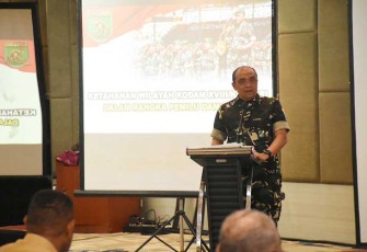 , Pangdam XVIII/Kasuari, Mayjen TNI Ilyas Alamsyah, S.E., M.Tr.(Han)., CGCAE., dalam paparannya saat menjadi salah satu narasumber dalam acara Rapat Kerja (Raker) Bupati se-Papua Barat, yang dilaksanakan di Swiss-Belhotel, Manokwari, Papua Barat, pada Selasa (6/2/2024).