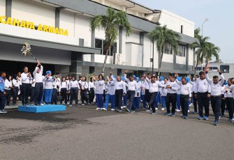 Danlantamal V saat Ikuti Olahraga Bersama Pangkoarmada RI