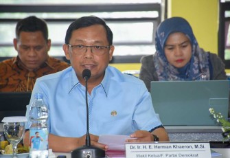 Wakil Ketua BAKN DPR RI, Herman Khaeron, saat mengikuti pertemuan kunjungan kerja BAKN di Lembang, Bandung, Jawa Barat, Jumat (15/11/2024).