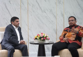 Menag Yaqut Cholil Qoumas saat menerima Duta Besar Yordania Sudqi Attalah Al Omoush di Jakarta, Senin (4/3)
