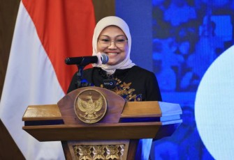Menaker Ida Fauziah 