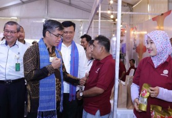 Menaker Yassierli saat berdialog dengan peserta pelatihan di Serang, Senin (2/12)
