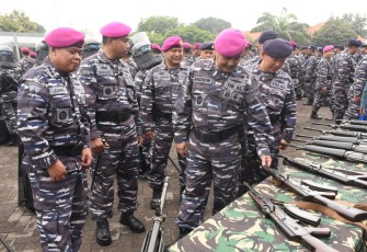 Wadan Lantamal V saat Pimpin Apel Gelar Kesiapan Pengamanan Pilpres Tahun 2024