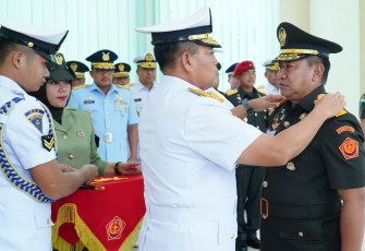 Jabatan Komandan Pusat Misi Pemelihara Perdamaian (PMPP) TNI resmi diserahterimakan dari Laksda TNI Retiono Kunto, S.E., CRMP., M.A.P., M.Tr.Opsla kepada Brigjen TNI Taufik Budi Santoso, bertempat di PMPP TNI Sentul Kabupaten Bogor, Jawa Barat, pada Senin (3/6/2024)