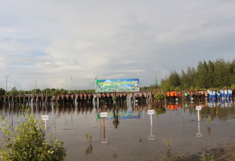 Korem 041/Gamas Kodam II/Swj melaksanakan gerakan penanaman pohon di Jl. Pelabuhan, Kel. Sumber Jaya, Kec. Kampung Melayu Kota Bengkulu, Senin (15/01/2024)