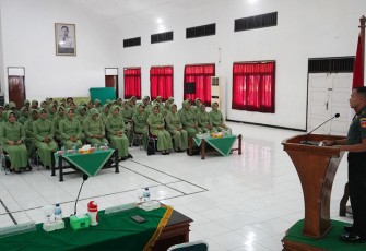 Danrem Wijayakusuma saat sosialisasi Netralitas TNI kepada anggota Persit KCK