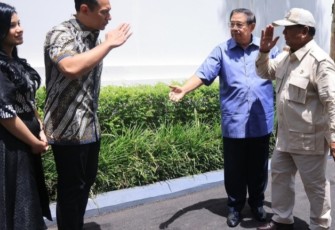 AHY Dampingi SBY saat Terima Kunjungan Prabowo di Museum Pacitan