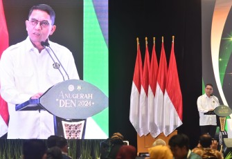 Plt Dirjen Migas Dadan Kusdiana saat anugerah DEN tahun 2024 di Jakarta, Selasa (10/12)