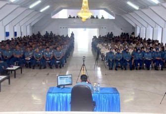 Tatap Muka Danlantamal VI dengan Seluruh Personel di Jajaran Lantamal VI Makassar