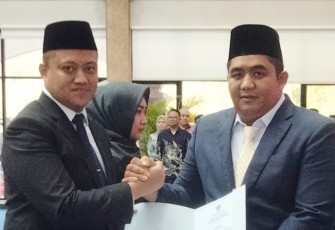Bupati Bintan Roby Kurniawan SPWK saat Lantik Kepala Diskominfo dan DLH Definitif