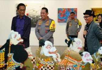 Kapolri Jenderal Listyo Sigit Prabowo saat menghadiri acara seni rupa dan pentas seni musik di Benteng Vredeburg Yogyakarta dan Titik Nol KM Yogyakarta, Jumat (19/1/2024).