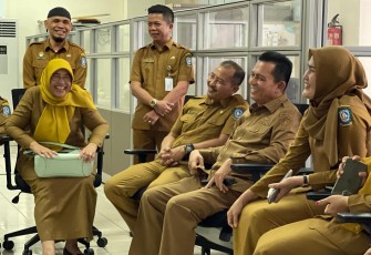 Gubernur Ansar Bersama Sekda Adi Kunjungi Beberapa Kantor OPD