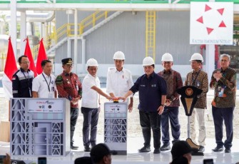 Presiden Republik Indonesia Joko Widodo meresmikan Pabrik Amonium Nitrat BUMN pertama di Indonesia, PT Kaltim Amonium Nitrat (KAN), di kawasan Kaltim Industrial Estate (KIE) di Bontang, Kalimantan Timur.