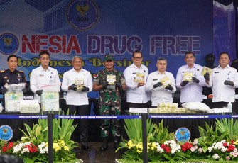 Pangdam XII/Tanjungpura saat menghadiri Press Realese dan pemusnahan barang bukti narkoba di Kantor Badan Narkotika Nasional Republik Indonesia (BNN RI), Jumat (19/1/2024) dengan total barang bukti sebanyak lebih dari 63,1 kilogram jenis sabu dan 11, 34 gram ganja sisa barang bukti dari penggagalan penyelundupan di wilayah Aceh dan Kalimantan Barat.