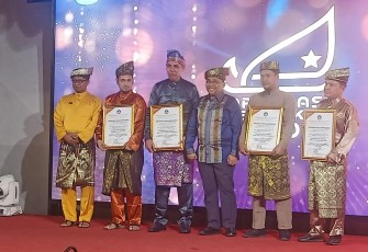 Penghargaan dari Balai Penjaminan Mutu Pendidikan (BPMP) Kepri diserahkan langsung oleh Muhammad Hasbi selaku Direktur Pembinaan Sekolah Dasar Direktorat Jenderal Pendidikan Anak Usia Dini, Pendidikan Dasar dan Pendidikan Menengah Kemendikbudristek RI, Rabu (24/01) di Ballroom Hotel Ibis Styles Batam.