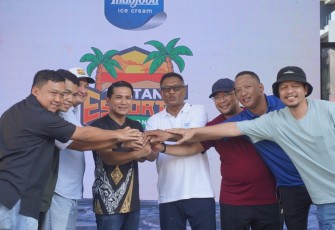Wakil Bupati Bintan Ahdi Muqsith saat membuka secara resmi event Bintan E-Sports Championship 2024, Sabtu (24/02) di Plaza Lagoi Bay. 