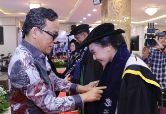 Wamenaker Immanuel Ebenezer Gerungan saat wisuda mahasiswa Polteknaker di Jakarta, Sabtu (9/11)