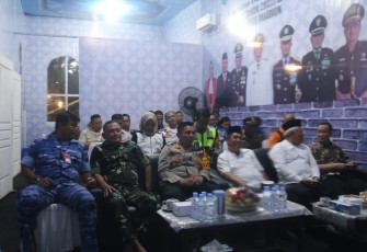 Dandim Madiun Bersama Forkopimda saat Ikuti Vidcon Malam Tahun Baru Dengan Panglima TNI dan Kapolri