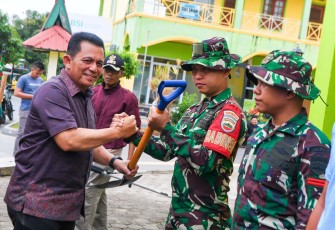 Gubernur Kepulauan Riau Ansar Ahmad mengajak seluruh elemen masyarakat untuk bersama-sama membersihkan dan menata Pulau Penyengat dan wilayah Pesisir Kota Tanjungpinang