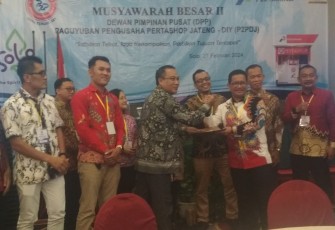 Penyerahan berita acara kepada Ketua Umum DPP P2PJD Budi Sadewo dalam Mubes II P2PJD, di Grand HAP Solo Hotel, Kota Solo, Jawa Tengah, (27/2/2024).