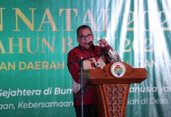 Wamendes PDTT Paiman Raharjo saat menghadiri Perayaan Natal 2023 dan Syukur Tahun Baru 2024 Kementerian Desa PDTT di Gedung Makarti Muktitama, Jumat (26/1/2024).