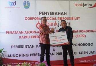 Bank Jatim Serahkan CSR ke Pemkab Ponorogo  