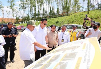 Menteri ATR/Kepala BPN, Agus Harimurti Yudhoyono (AHY) dalam kunjungan kerjanya ke Kawasan Inti Pusat Pemerintahan (KIPP) IKN pada Rabu (28/02/2024).