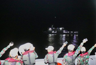 2 KRI TNI AL saat Lakukan Passing di Samudera Hindia 