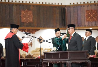  Mayjen TNI (Purn) Istu Hari Subagio resmi dilantik menjadi wakil ketua DPRD Jatim dari Fraksi Partai Golkar