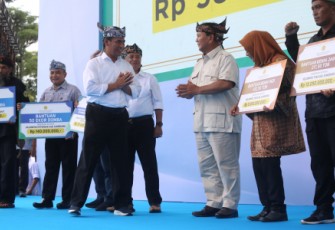 Mentan Andi Arman Sulaiman bersama Menhan Prabowo Subianto di Kabupaten Sumedang, Selasa (30/1)
