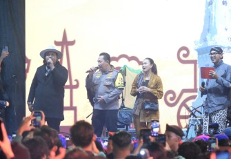 Kapolri menyambut baik penciptaan lagu 'Polisi Jagoanku' yang dibawakan khusus oleh Ndarboy Genk dalam acara pentas seni dan budaya di Yogyakarta. 