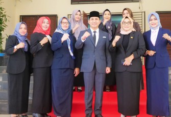 Wabup Osit saat Hadiri Paripurna Istimewa PAW Anggota DPRD Bintan