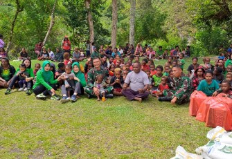 Dandim 1714/PJ Letkol Inf Irawan Setya Kusuma, S.Hub,.Int beserta  Ketua Persit KCK Cabang XLI Kodim 1714/PJ Ny. Brenda Frida Jeni mengunjungi Gereja GIDI Dondobaga, Gereja GIDI Wuyukwi, Gereja GIDI Galilea, dan Gereja GIDI Agape, dalam rangka menjalin silahturami lewat HUT Kodim 1714/PJ, yang ke - 11 Tahun pada Senin (8/1/2024)