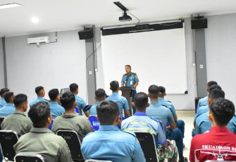 Personel Wing Udara 2 Latihan Paduan Suara dibuka langsung oleh Komandan Wing Udara 2 Puspenerbal, Kolonel Laut (P) Adam Firmansyah, Senin (19/2/2024)