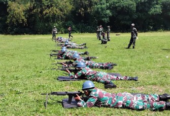 Perwira Pelaksana (Palaksa) Pangkalan TNI AL (Lanal) Malang Mayor Laut (T) Eko Wahyu Santoso menutup kegiatan LATOPS dan BINOPSLAT TW I TA. 2024 yang diikuti seluruh prajurit Lanal Malang di lapangan Tembak Kodam V Brawijaya Bedali Lawang Jl. Yos Sudarso No 08 Kab. Malang, Rabu (06/03/2024)