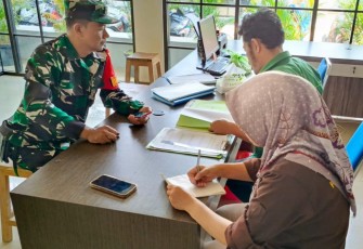 Babinsa Koramil 0801/07 Ngadirojo Datangi Kantor Desa