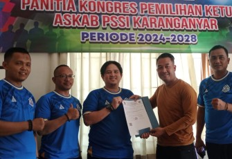 Rinto Subekti saat mendaftarkan diri menjadi Calon Ketum Askab PSSI Karanganyar, Jumat (10/5/2024).
