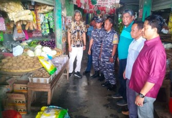 Lanal Cilacap Bantu Bulog Awasi dan Mendistribusikan Beras