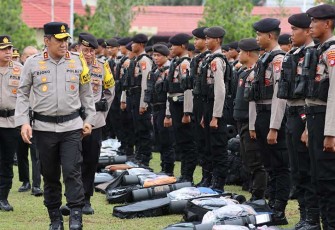 Apel yang digelar di Lapangan Barigas, Mapolda Kalteng, diikuti pejabat utama Polda serta personel Polda Kalteng yang terlibat pengamanan TPS Pemilu 2024. Minggu (11/2/2024) pagi.