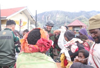 Ngabuburit Asyik Ala Satgas 330 Tri Dharma