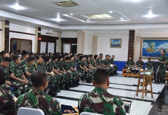 Menjelang penutupan pendidikan (Tupdik), sebanyak 129 Siswa Pendidikan Pertama Perwira Prajurit Karier (Dikmapa PK) TNI Angkatan Laut Angkatan 30 A TA. 2023 Kodikdukum, secara langsung menerima Pembekalan dari Komandan Kodikdukum (Dankodikdukum) Kodiklatal Laksma TNI Dr. Taufik Arief, bertempat di Aula Kodikdukum Kodiklatal, Bumimoro Surabaya.  Kamis (25/01/2024)