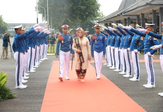 Pengukuhan Ibu Kehormatan Taruna Akademi TNI