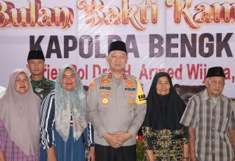 Kapolda Bengkulu Berdialog Langsung Kepada Masyarakat Penerima 100 Paket Bantuan Sosial di Kabupaten Bengkulu Utara 