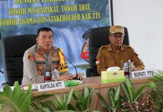 Kapolda NTT Irjen Pol Daniel Tahi Monang Silitonga saat berdialog di Kabupaten TTS, Senin (29/1)