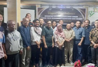 Foto Bersama usai Cafe Dapoer Mami Lubuk Sikaping, Selasa (06/02/2024).